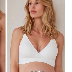 Bumpsuit ultimate nursing bra 
New without tags 
Never worn too small on me